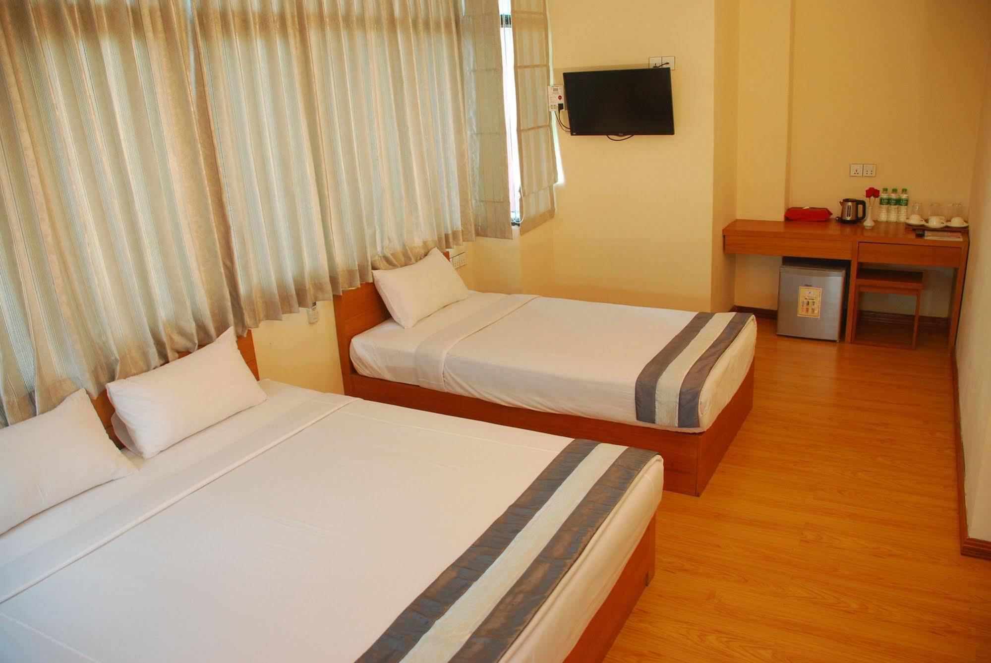 Pleasure View Hotel Yangon Exterior photo