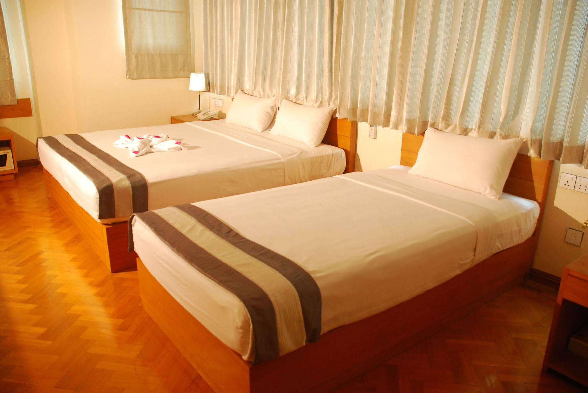 Pleasure View Hotel Yangon Exterior photo