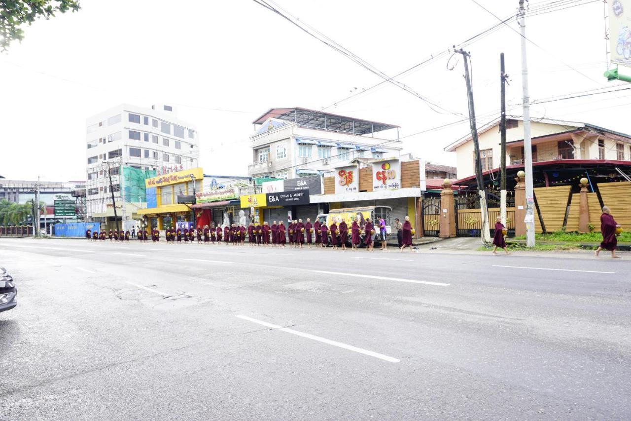 Pleasure View Hotel Yangon Exterior photo