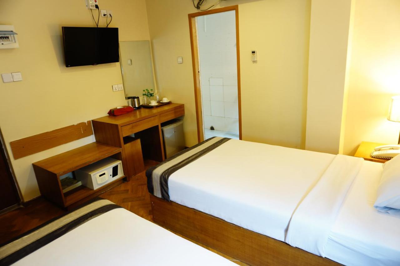 Pleasure View Hotel Yangon Exterior photo